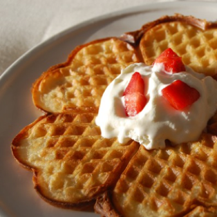 Frasvåfflor med grädde